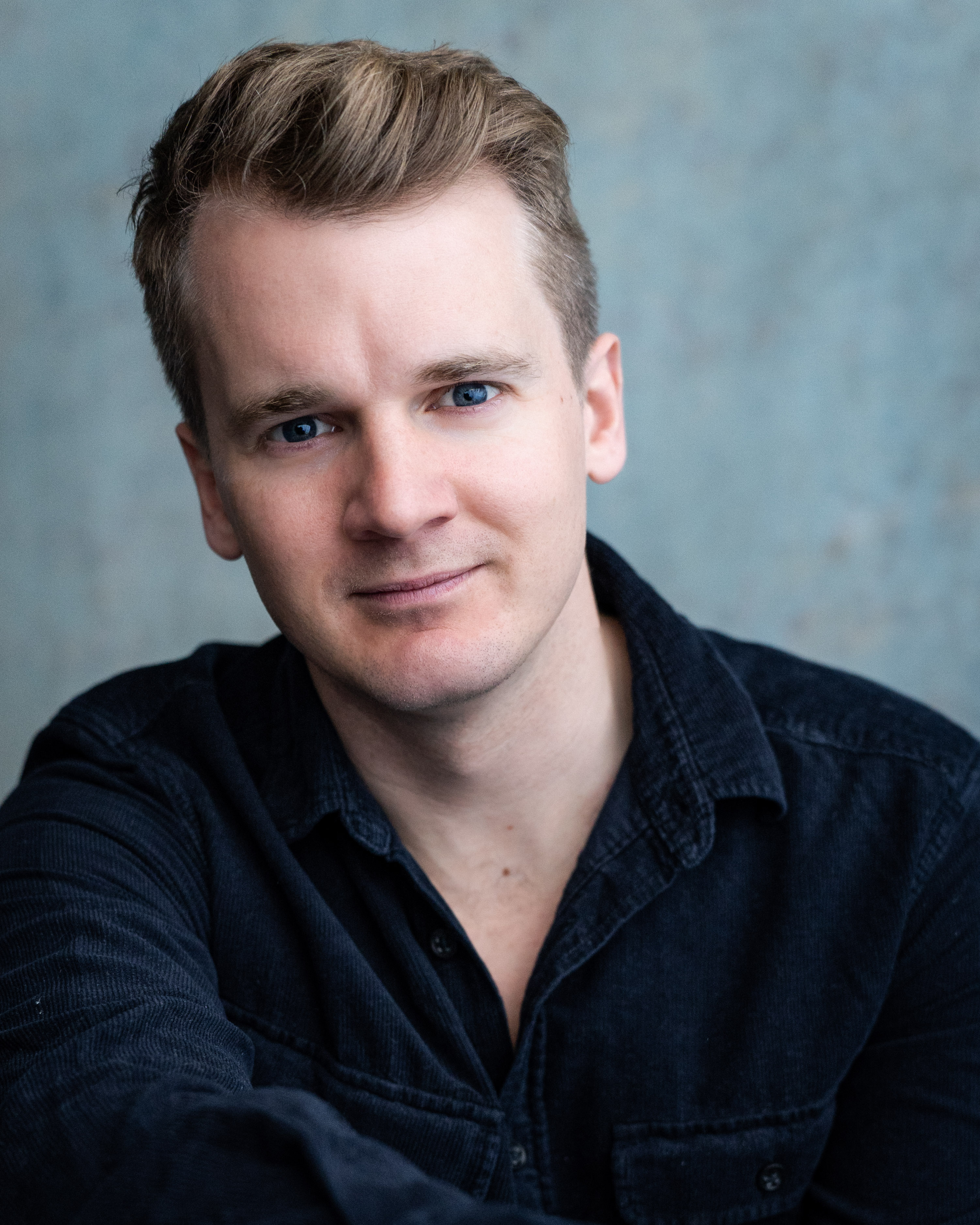 Dom Hodson talks ‘Bleak Expectations’: “Part of the fun of being in this show is that there’s always something that goes wrong”