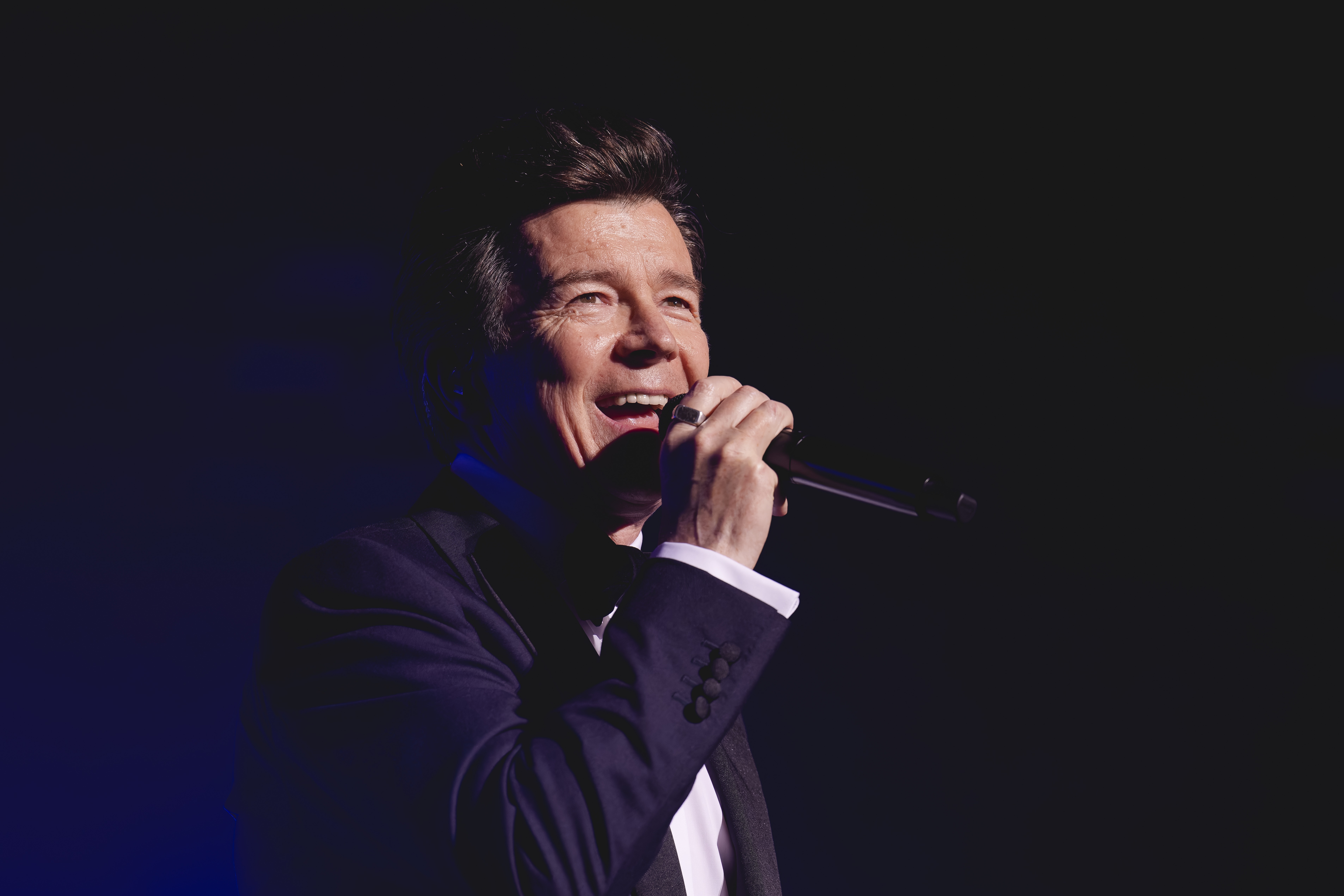 Review of Rick Astley’s ‘Swinging Christmas’: “You never wanna give him up”
