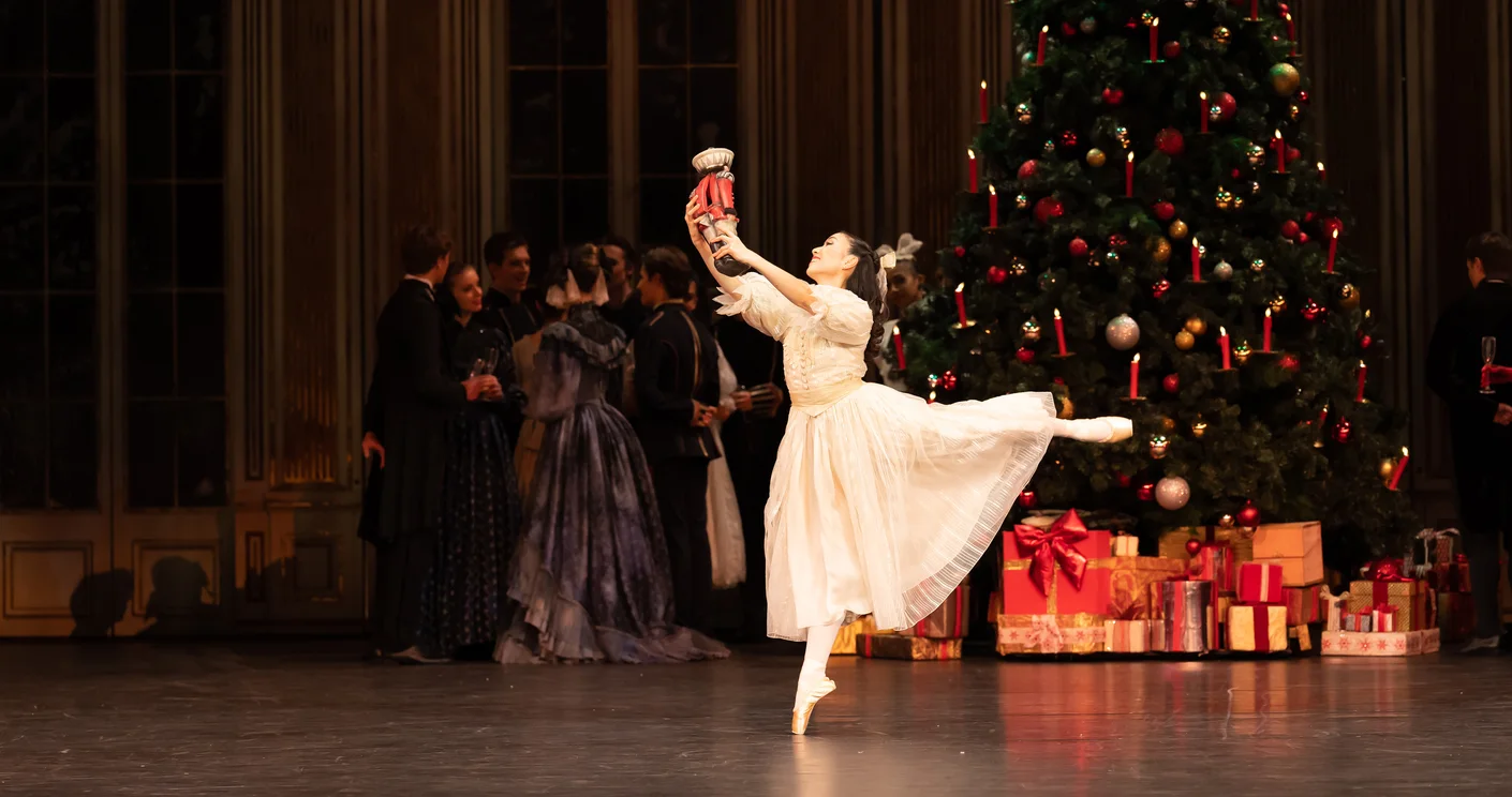 Review of ‘The Nutcracker’: “Eye-candy staging, but Fossil-meyer movements”