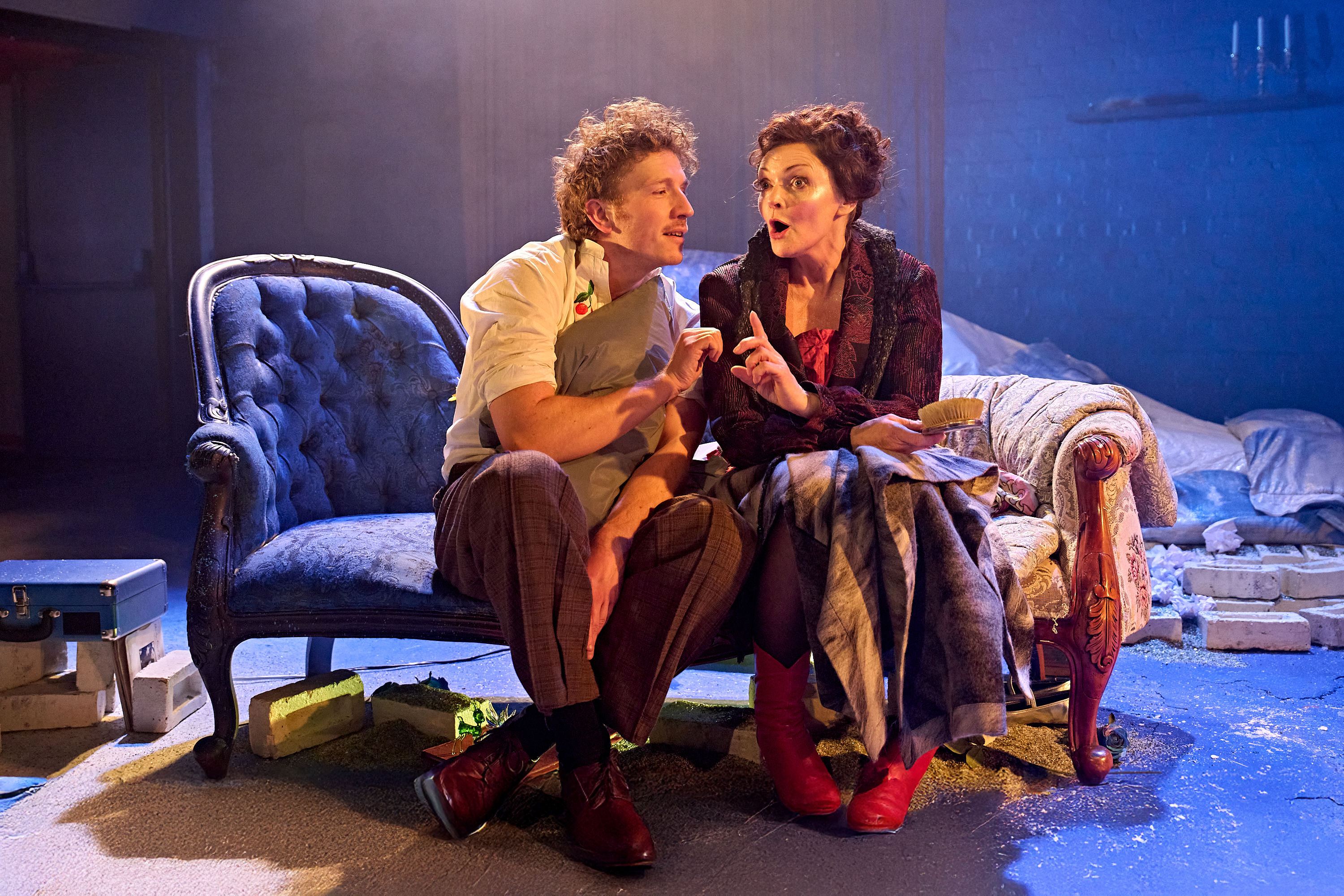 Review of ‘The Glass Menagerie’: “A grasp of blue roses”