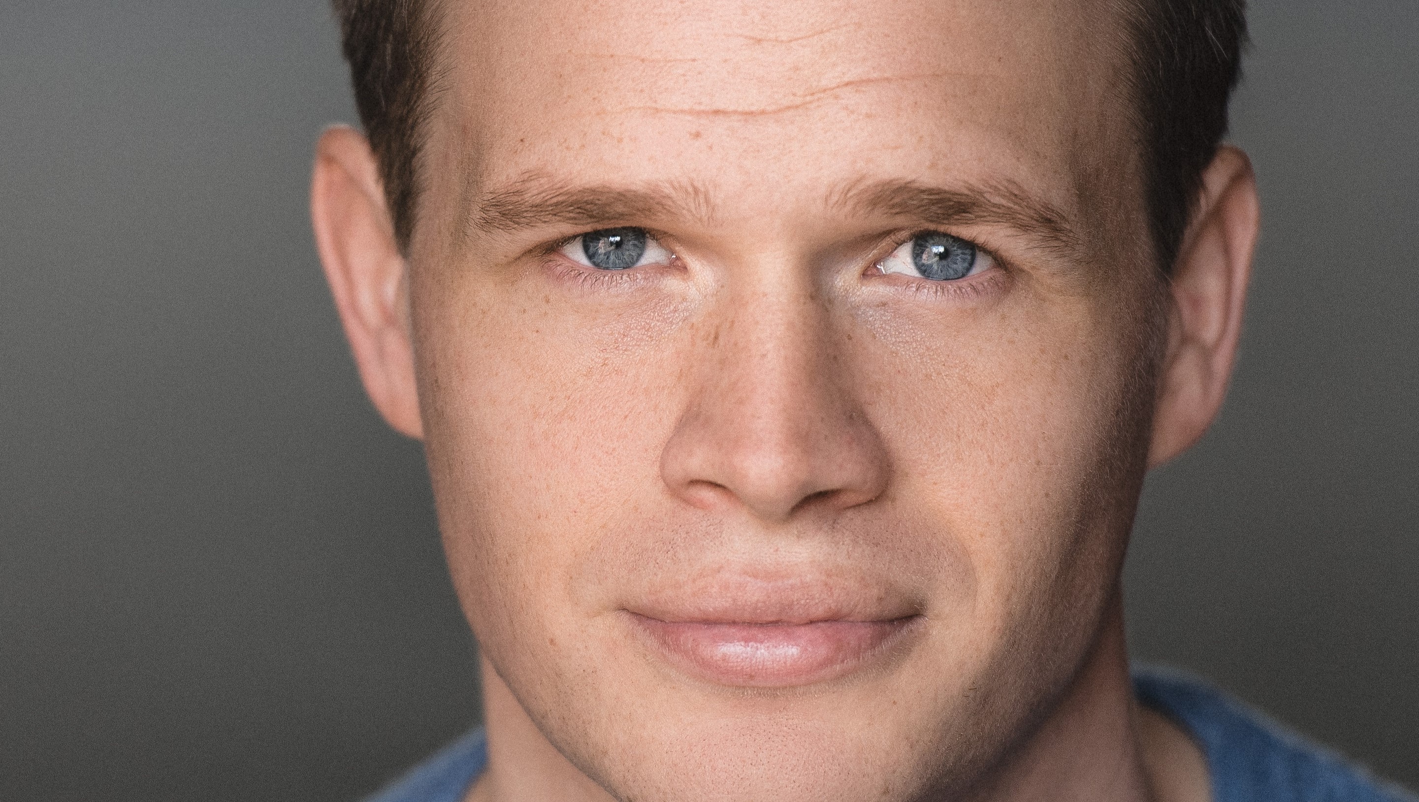 Alexander Service talks upcoming new production of ‘Grease, The Musical’: “John Travolta’s version isn’t the full and final Danny”