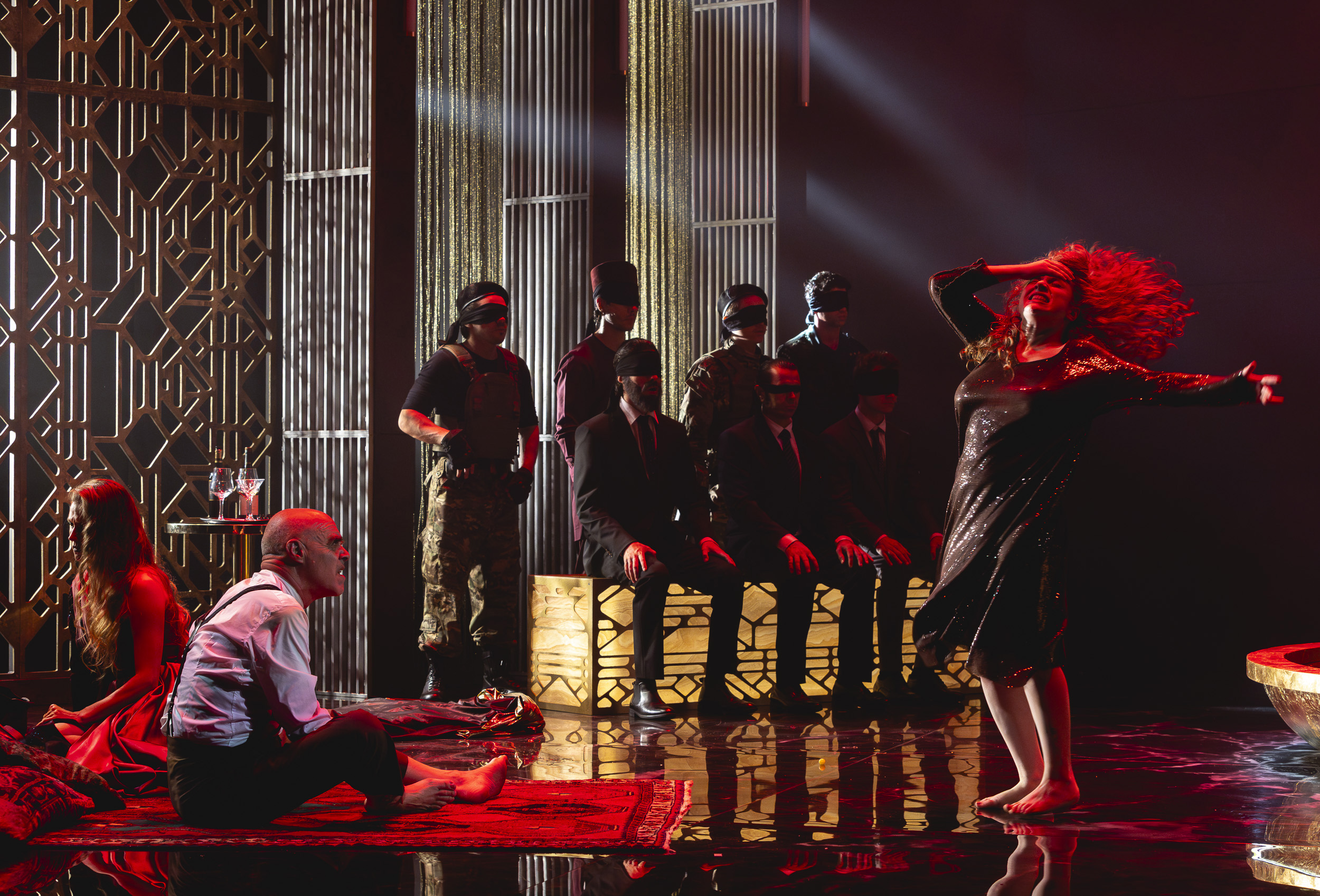 Review of ‘Salomé’ (2025 Theatre Royal Haymarket): “Silver-plate staging doesn’t disguise company’s failed baptism of fire”