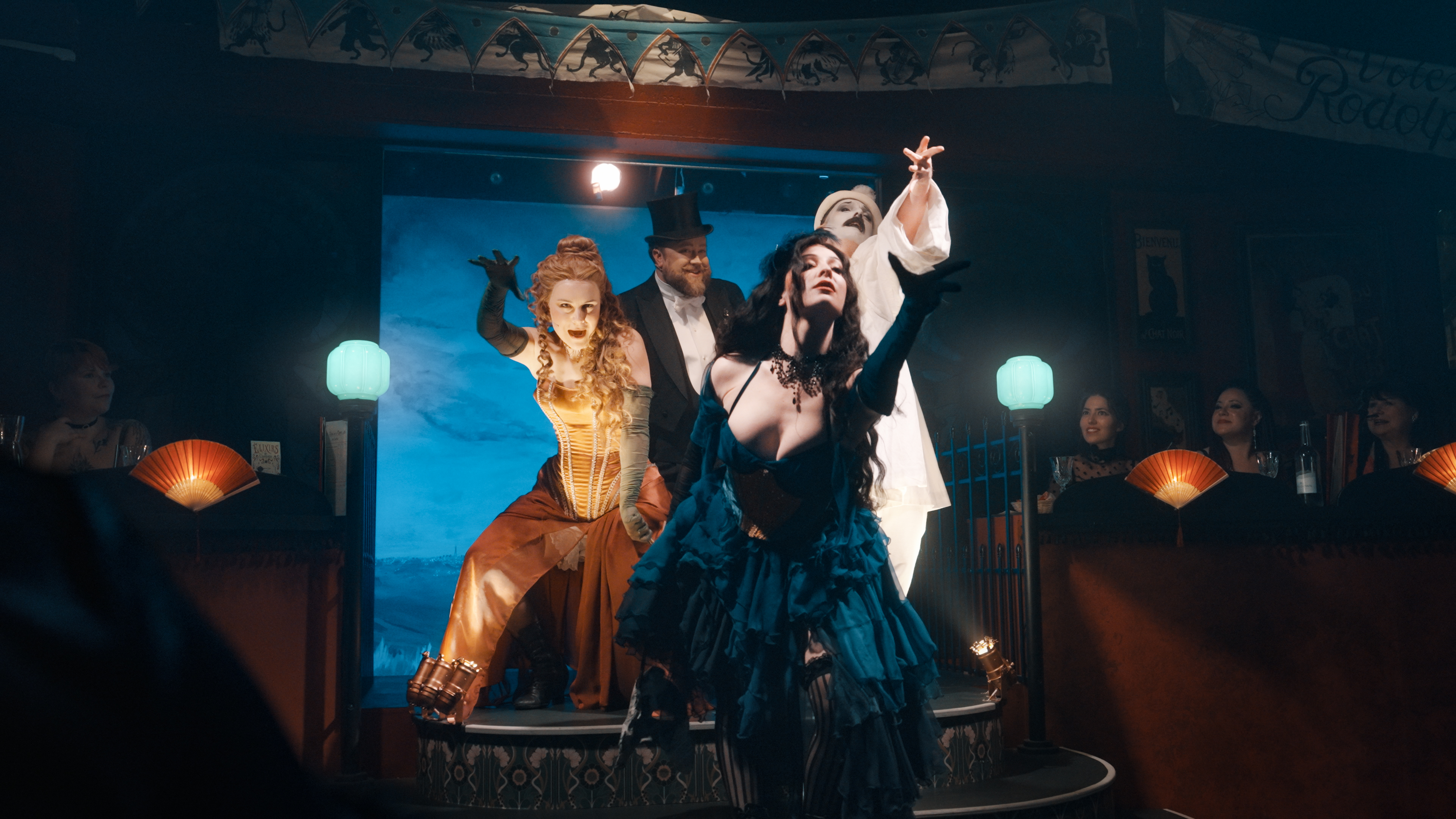 Review of ‘Chat Noir!’: “Bohemian Paris dining experience is pure crème de la crème”
