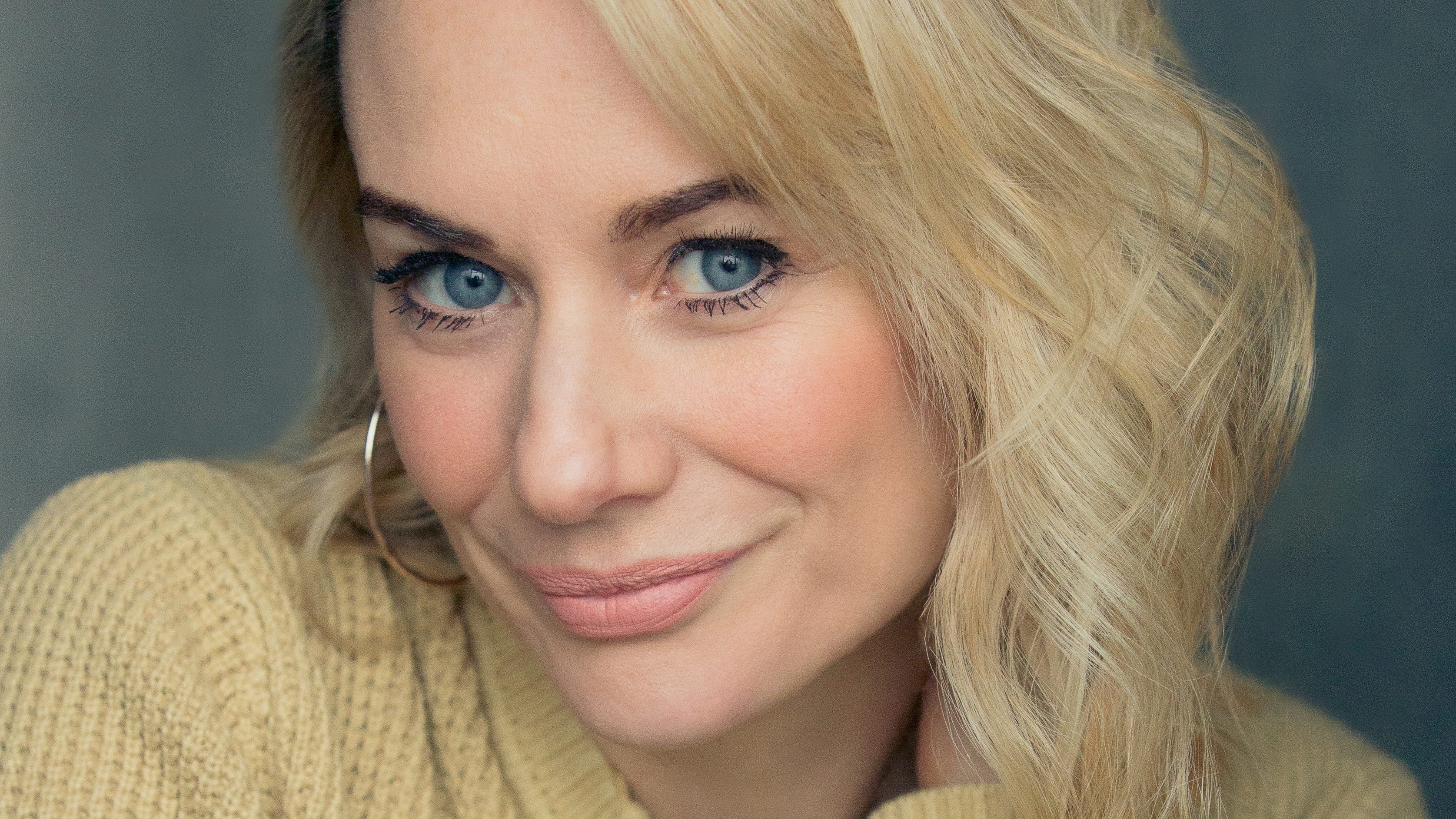 Kellie Shirley talks new comedy play ‘TWO’: “It’s an actor’s dream”