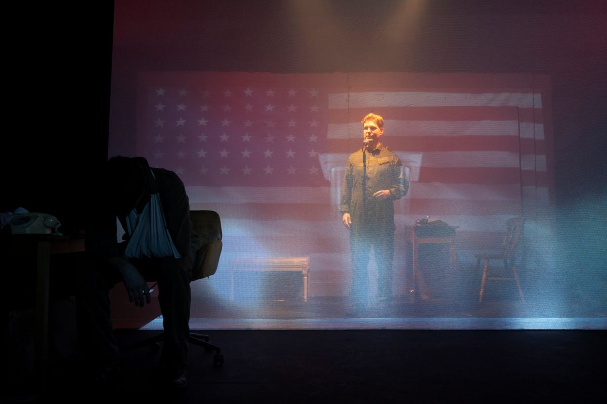 Review of ‘Slaughterhouse-Five’: “One-dimensional adaptation is lost in space”