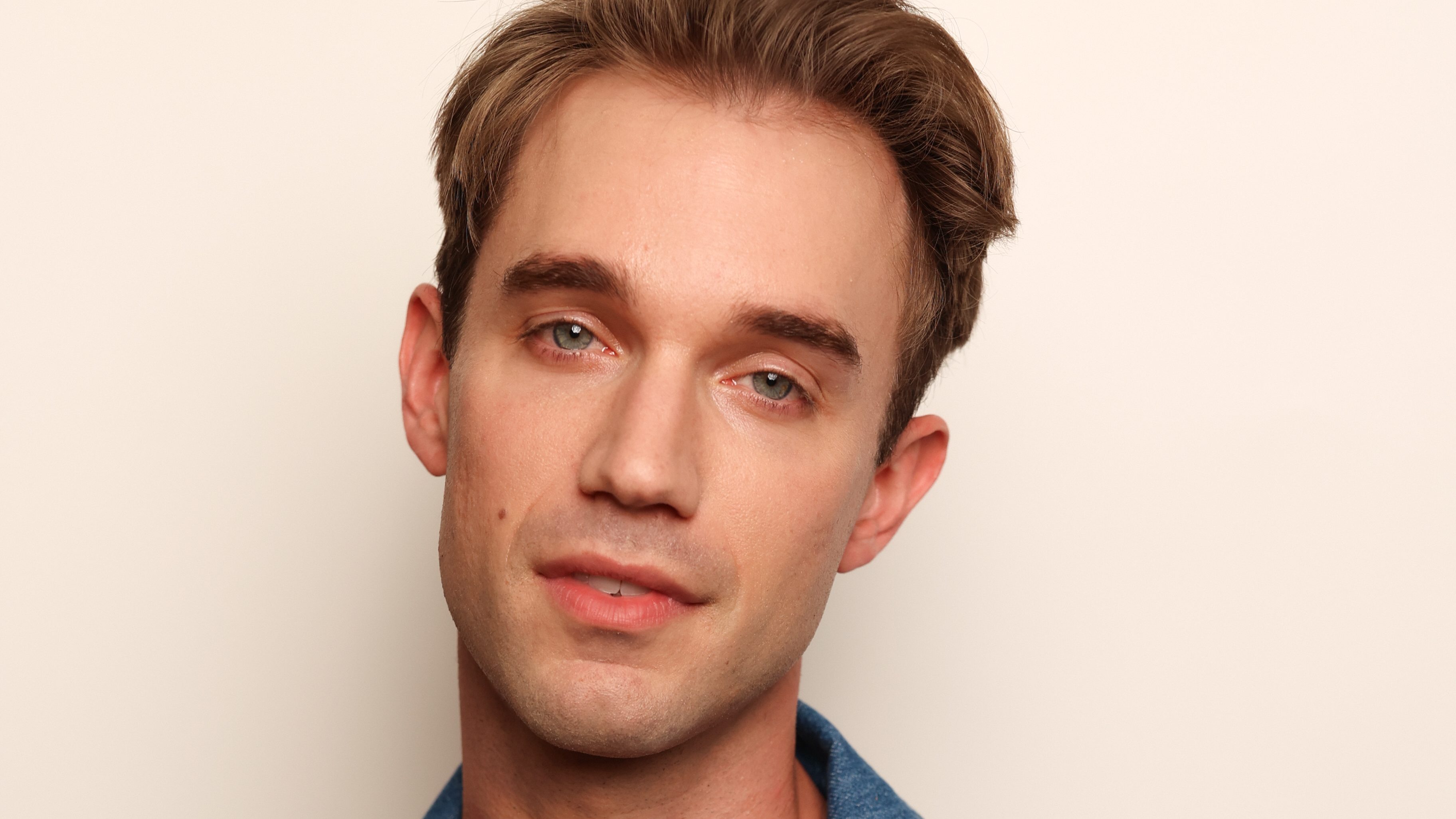 Writer and performer Drew Lausch talks upcoming Ed Fringe show ‘Friendliest’: “Queer kids are still forced to become little psychologists far earlier than straight kids”